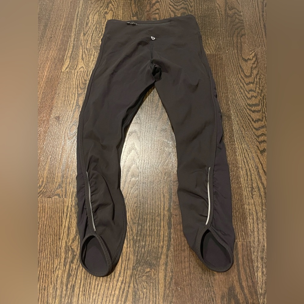 Lululemon 7/8 black leggings size 4 EUC